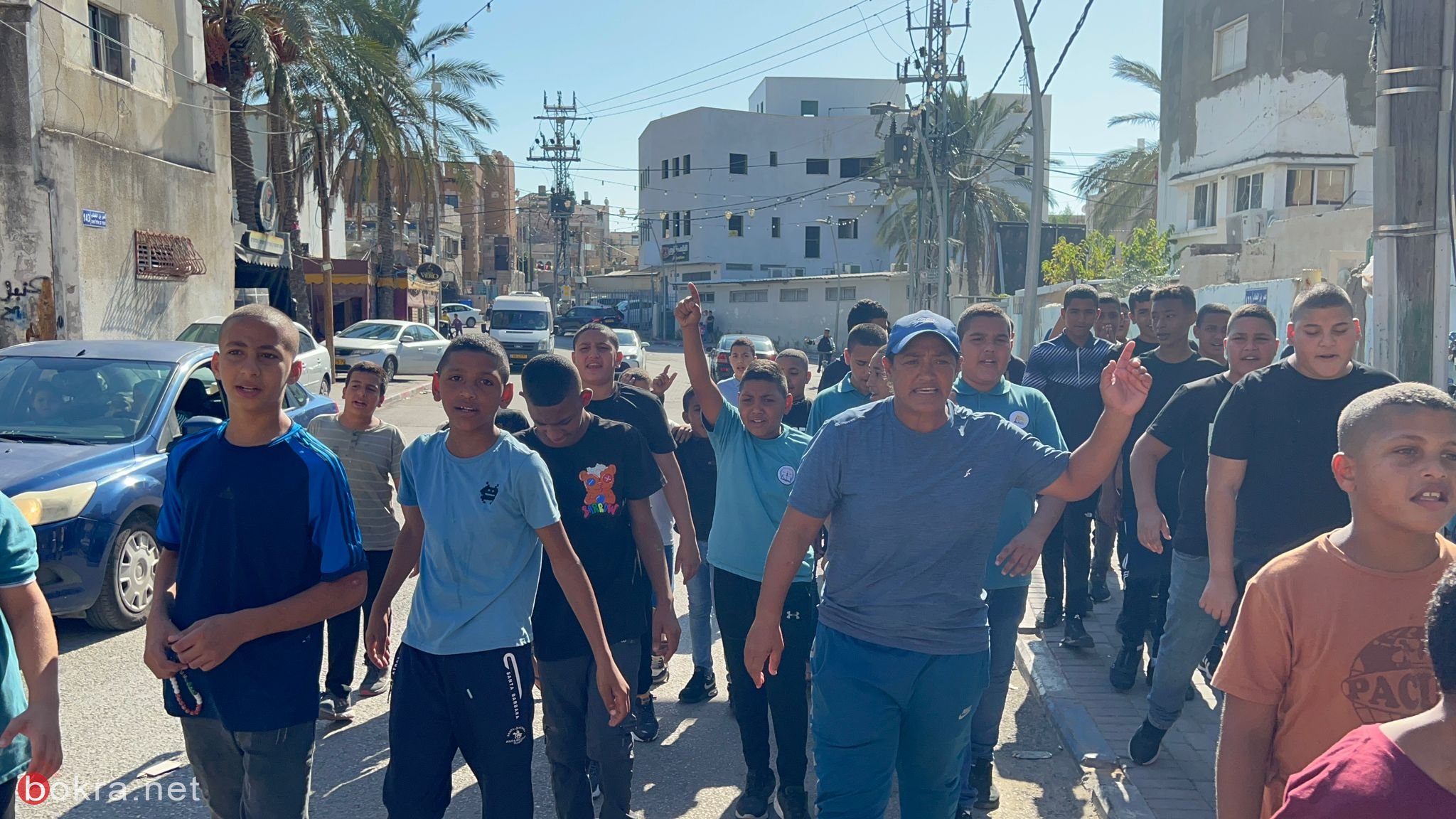 جسر الزرقاء: زملاء الطالب المغدور وليد شهاب يتظاهرون قبيل وصول جثمانه-6