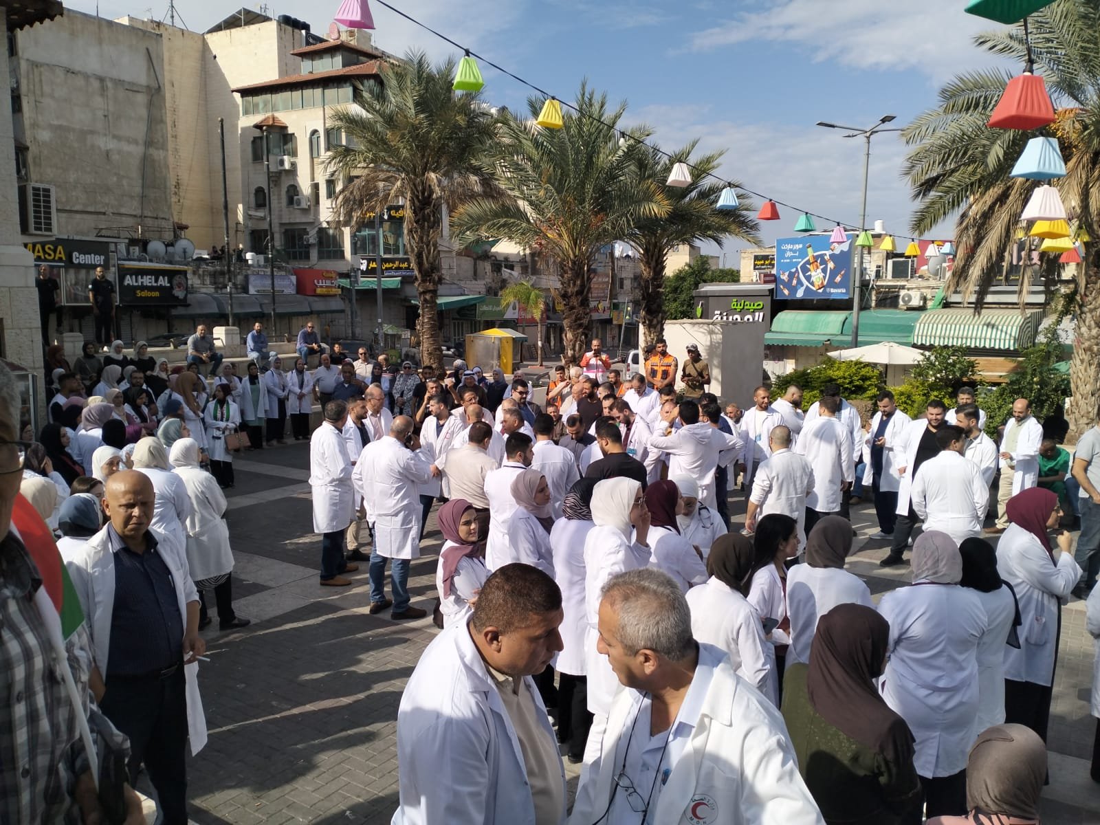 طولكرم: مسيرة للطواقم الطبية تنديدًا باستهداف مستشفى المعمداني بغزة-0