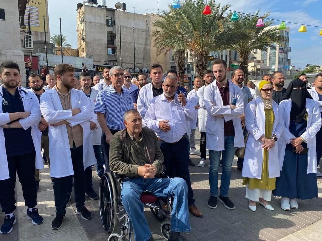 طولكرم: مسيرة للطواقم الطبية تنديدًا باستهداف مستشفى المعمداني بغزة-6
