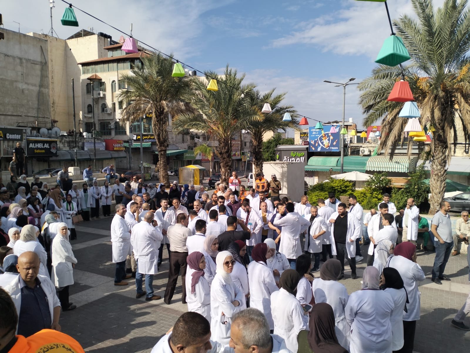 طولكرم: مسيرة للطواقم الطبية تنديدًا باستهداف مستشفى المعمداني بغزة-7
