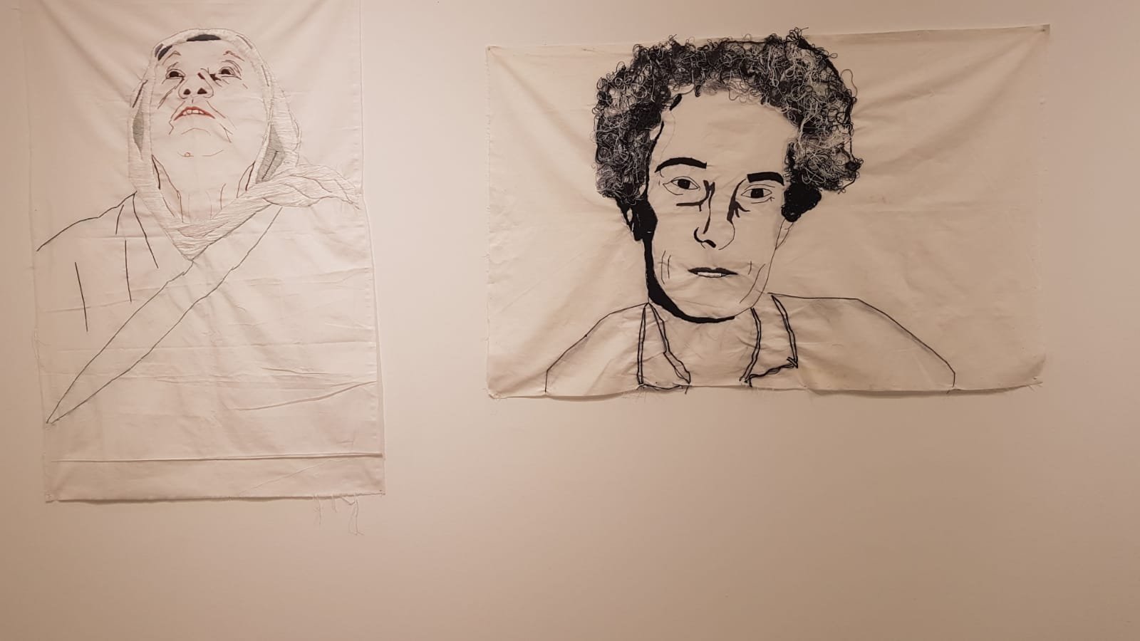 خريجات كليّة الفنون همدراشا في بيت بيرل يطرحنّ قضايا المرأة والوطن خلال معارضهنّ في جاليري أم الفحم-11