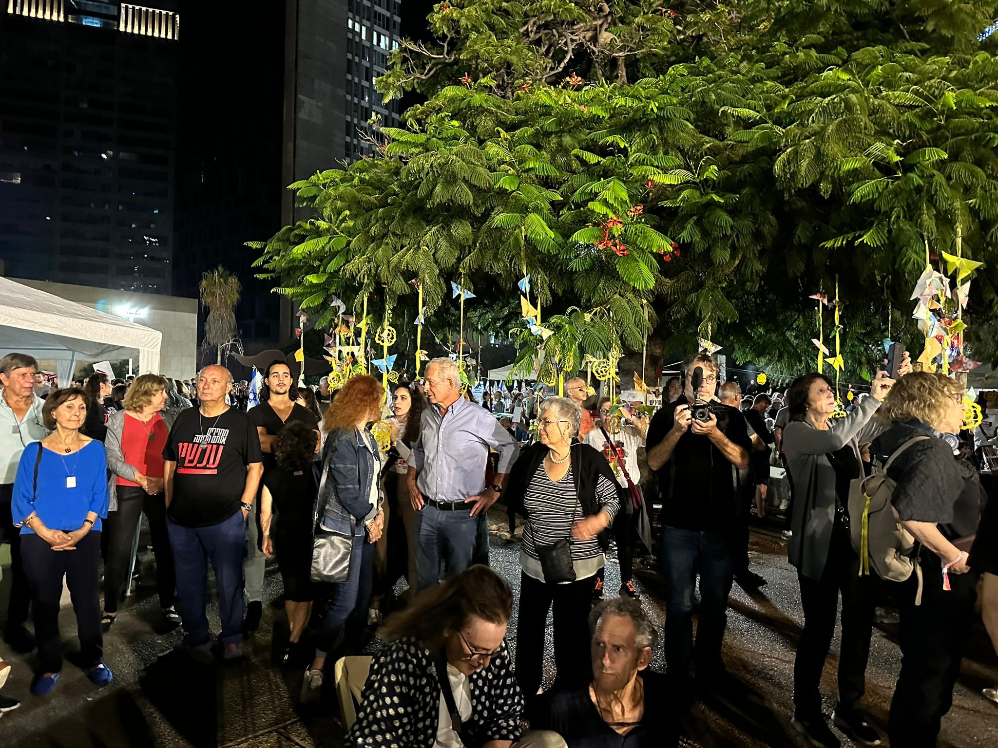 "اعيدوهم للبيت": مظاهرات أمام منزل نتنياهو تطالبه بالاستقالة-2