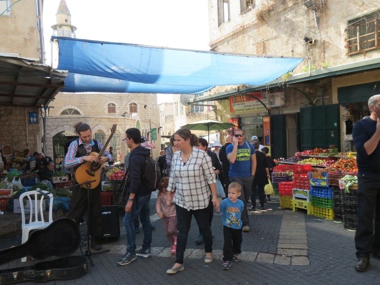 حركة نشطة في سوق الناصرة في البلدة القديمة-7
