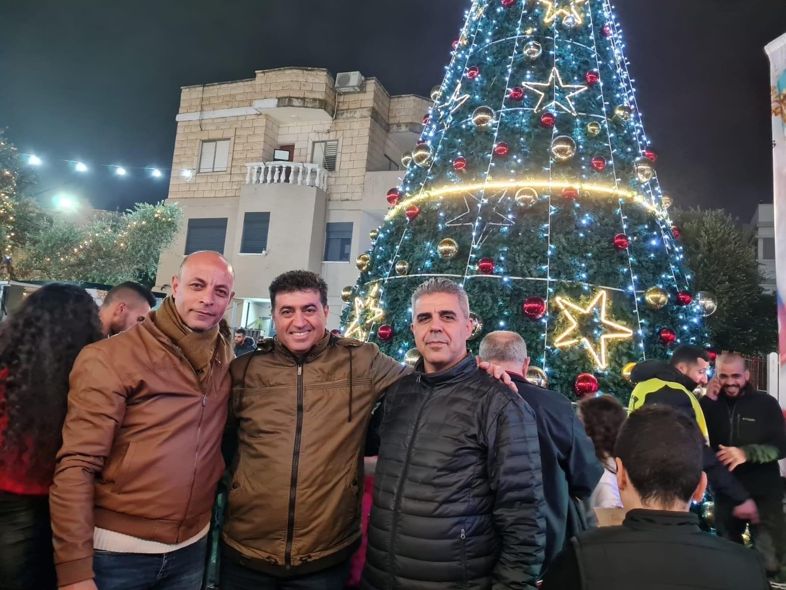 دير حنا  تحتفل بإضاءة شجرة الميلاد المجيد وافتتاح كريسماس ماركت-2