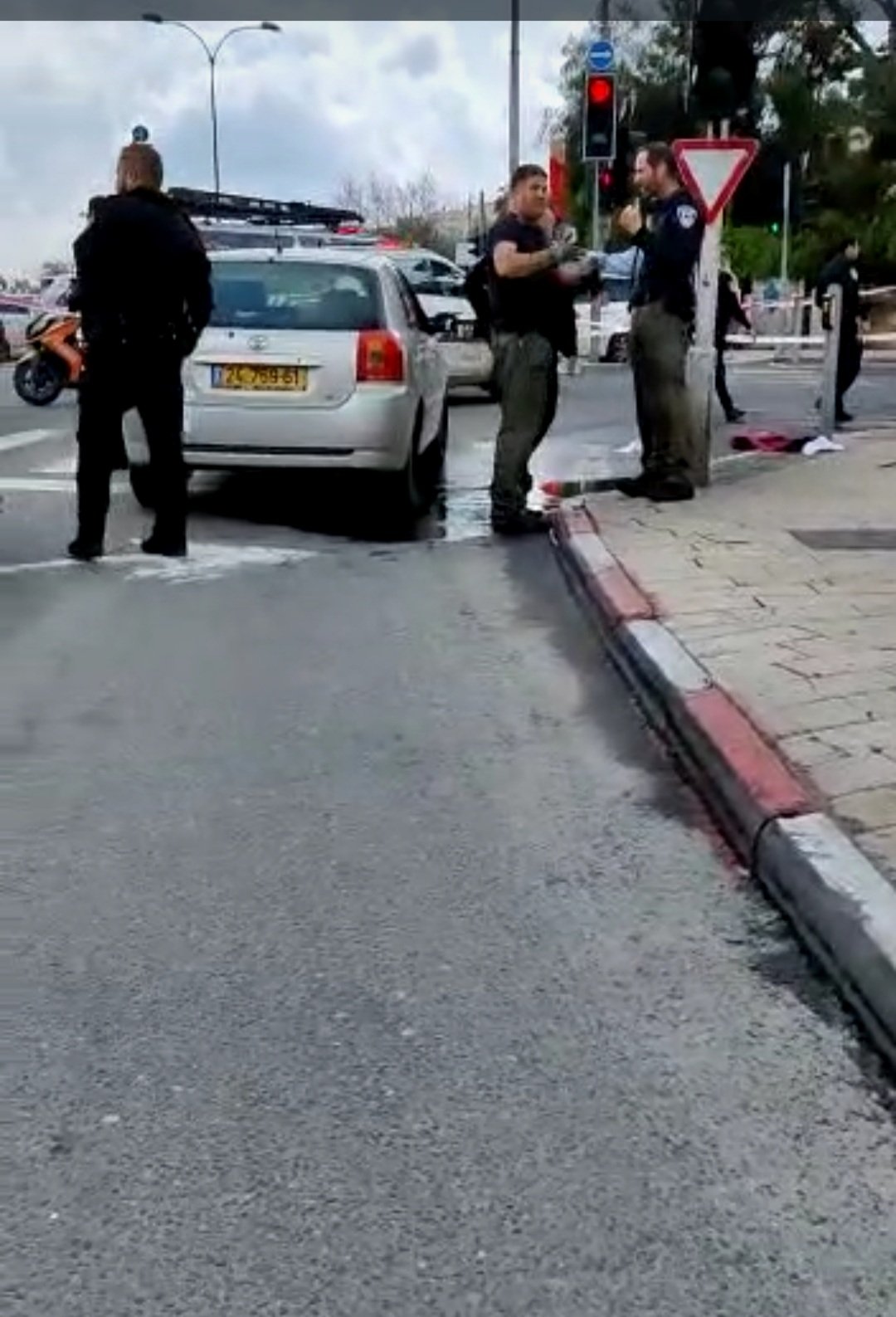 القدس: إصابة خطرة لشاب (20 عاما) بزعم محاولة تنفيذ عملية طعن-1