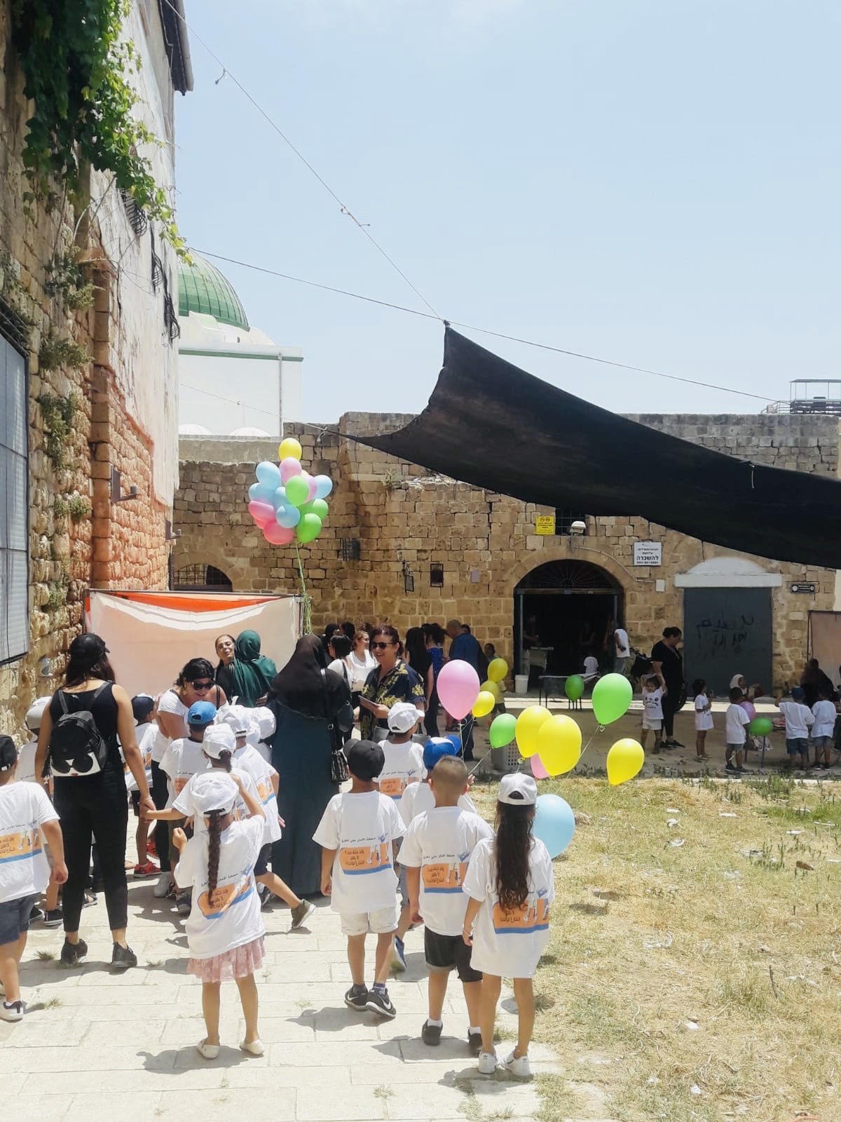 أطفال روضة النّورس في مدينة عكا يحتفلون بيوم القمَّة‎-2