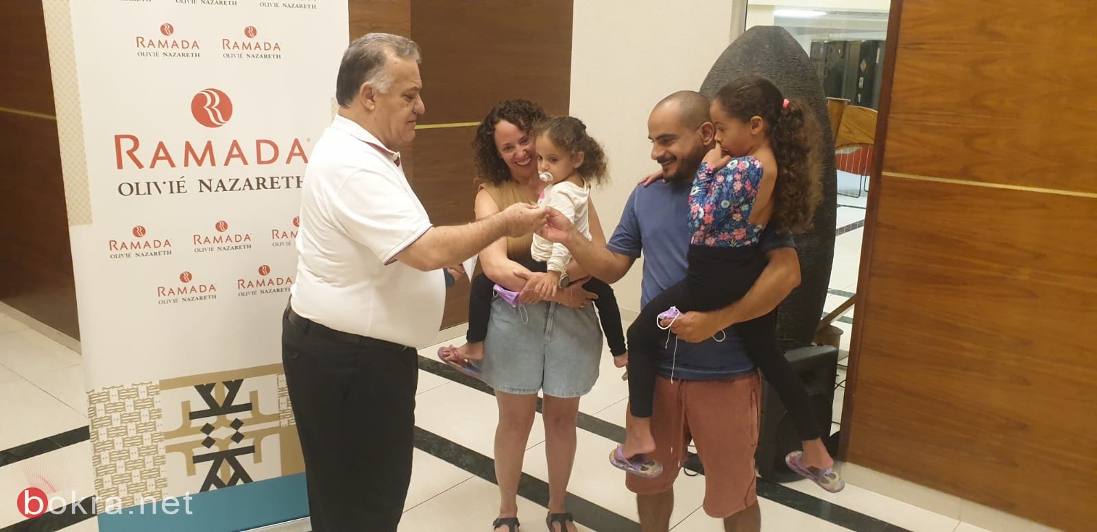رئيس بلدية الناصرة يلتقي العائلات المتضررة ويكرم أصحاب الفنادق-1