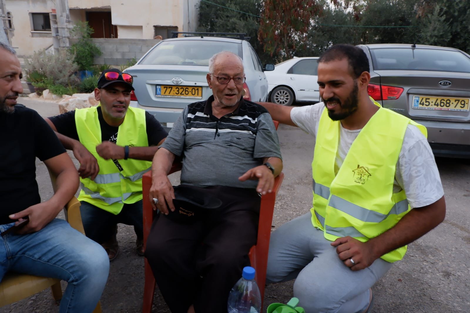 بعد حادثة وفاة عبد الله السعدي اثر سطو مسلح - حراك مقيبلة ينظم حملة لزيارة بيوت كبار السن-7