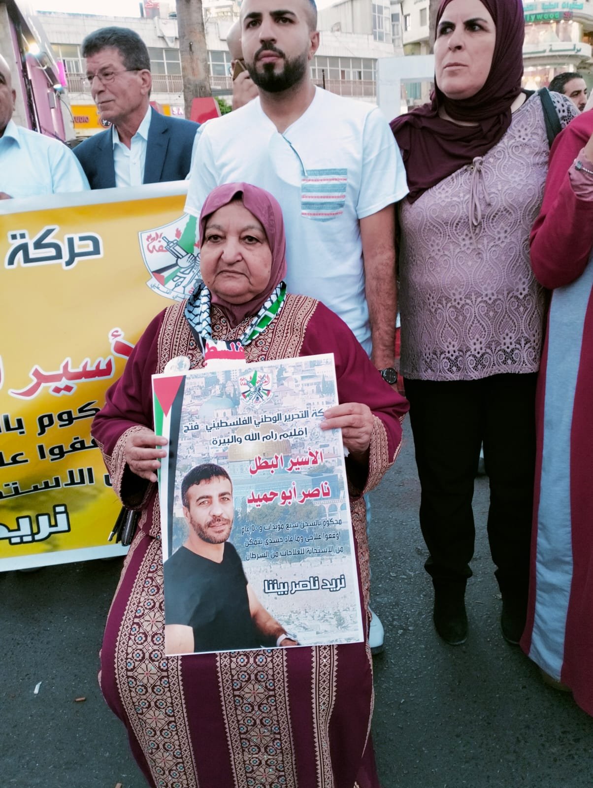 وقفة ومسيرة مطالبة بإطلاق سراح الأسير المريض أبو حميد في رام الله-3