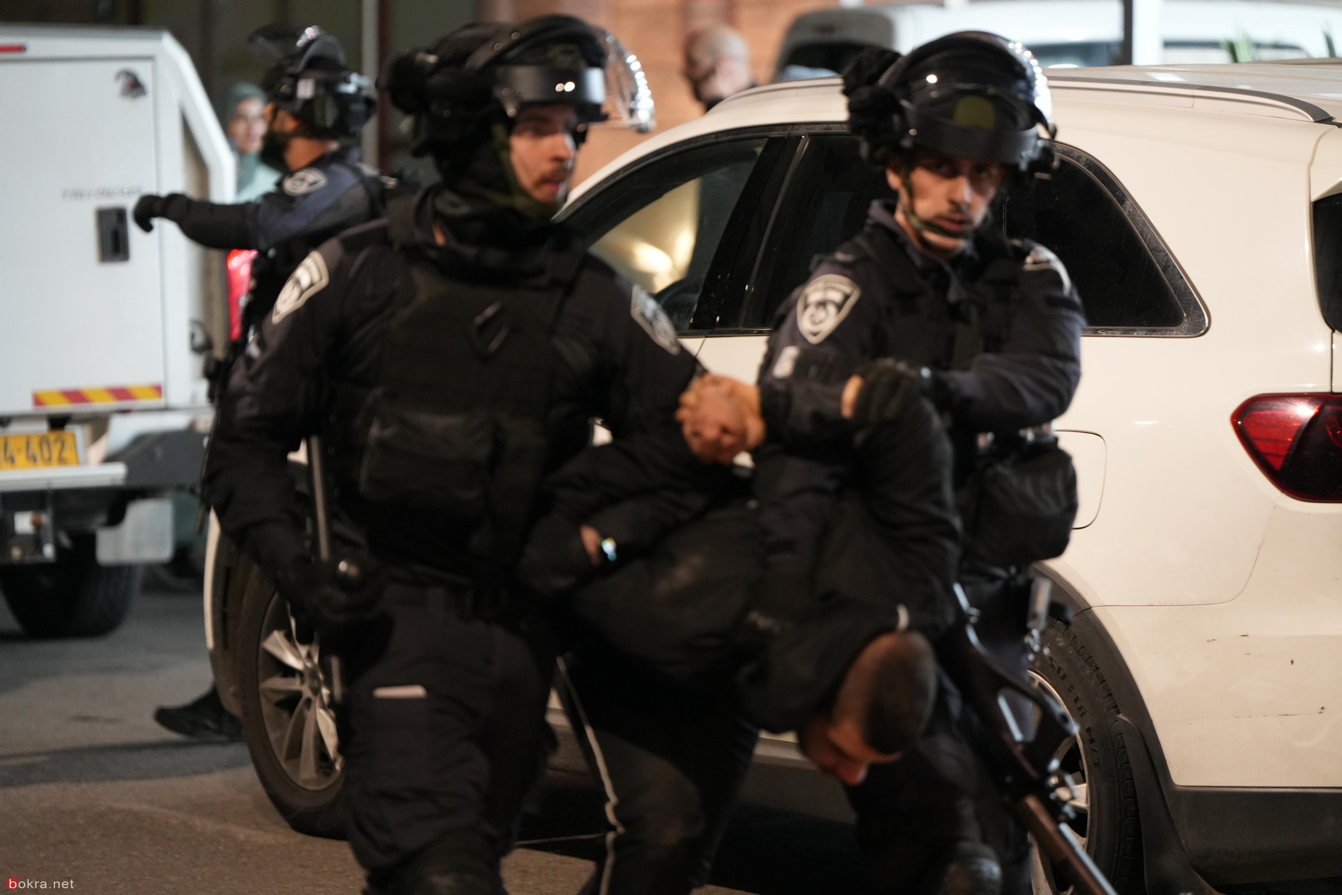 أم الفحم: خلال تظاهرة ضد العدوان الإسرائيلي على غزة - الشرطة تعتدي وتعتقل 12 من المتظاهرين-9