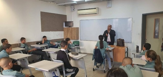 "الاتحاد العام للكتاب الفلسطينيين - الكرمل 48" يحيي برنامج "يوم الزيت والزيتون" في مدرسة الحكمة الإعدادية في الناصرة-7