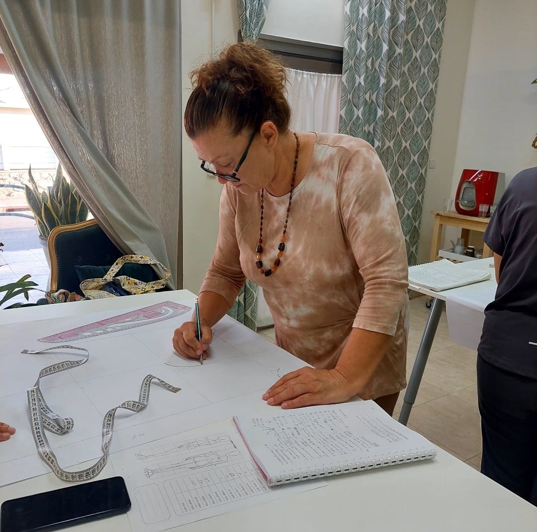 دينا شوكان لبكرا: الخياطة ليست مجرد مهارة… بل مساحة للتمكين والشغف عبر الأجيال-11