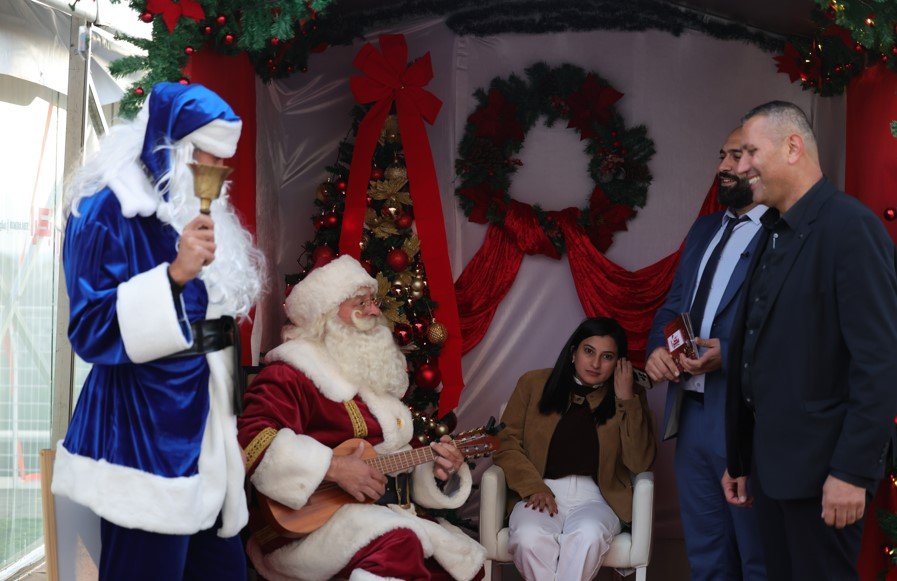 بلو سانتا "Blu Santa" يرافق ستوديو بكرا بأجواء ميلادية رائعة في الناصرة-3