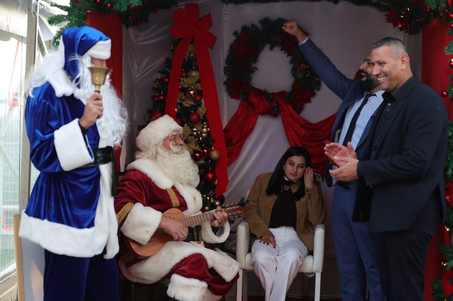 بلو سانتا "Blu Santa" يرافق ستوديو بكرا بأجواء ميلادية رائعة في الناصرة-5