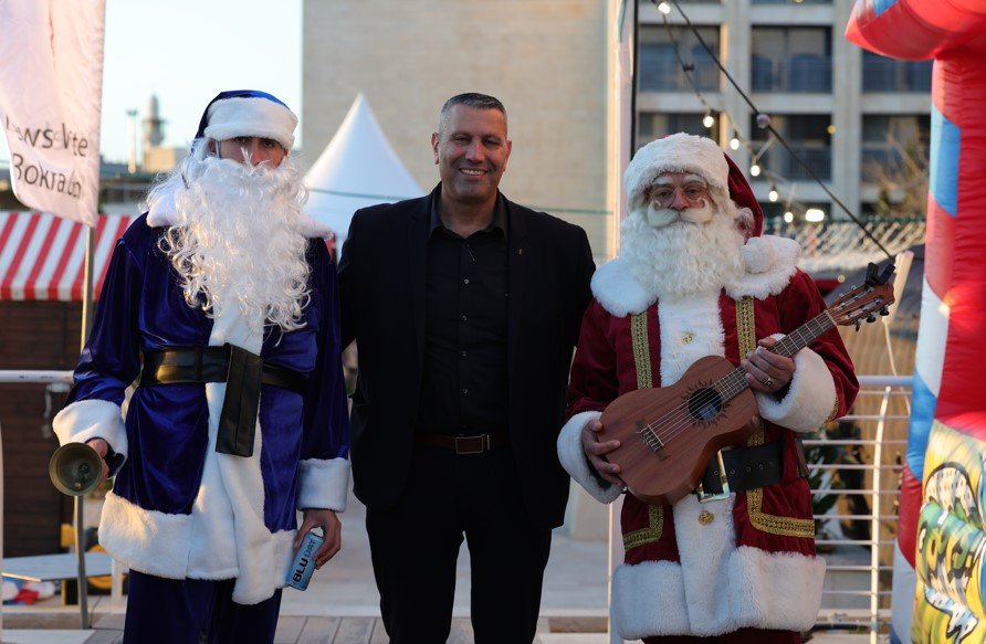 بلو سانتا "Blu Santa" يرافق ستوديو بكرا بأجواء ميلادية رائعة في الناصرة-9