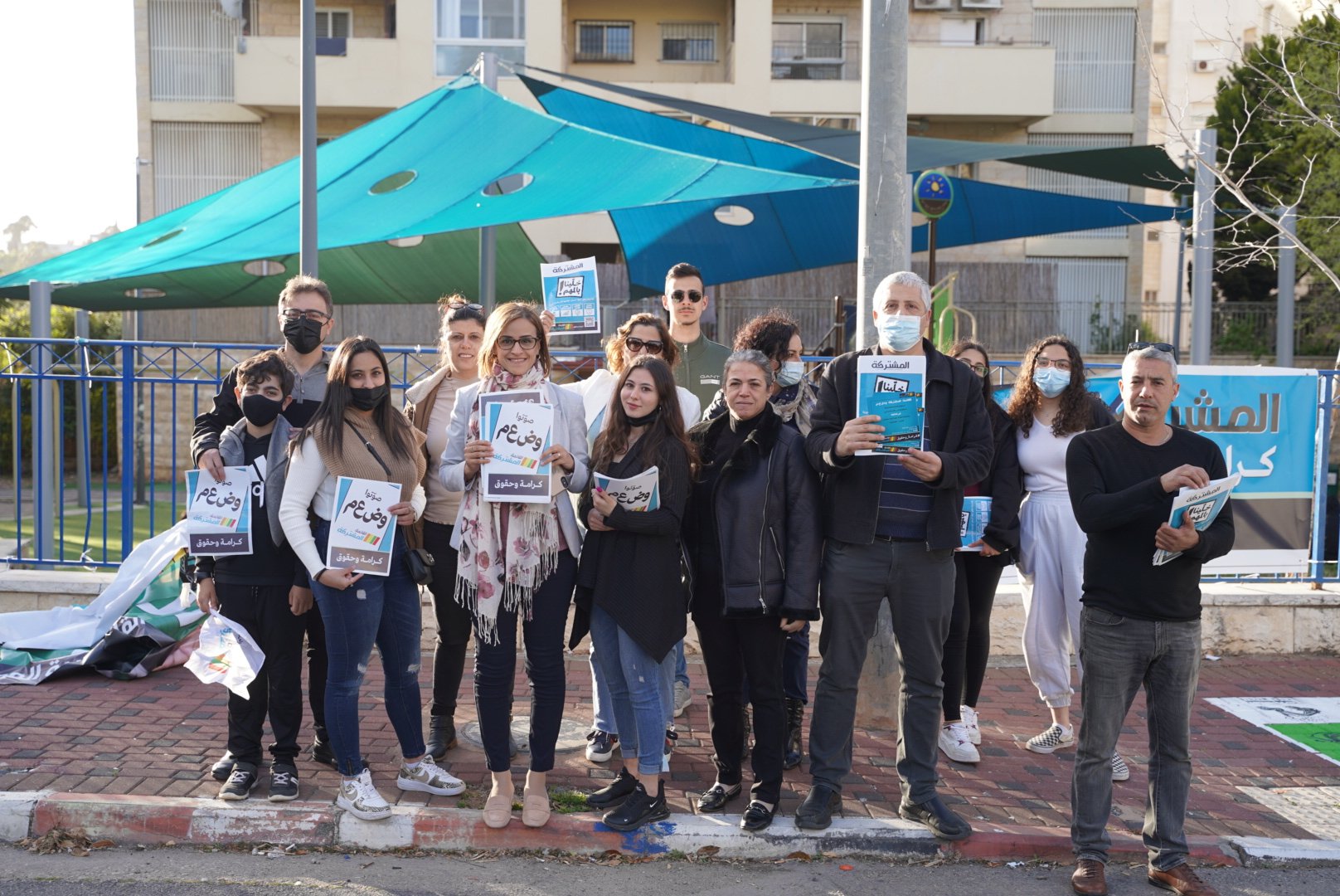 نشطاء القائمة المشتركة بحملة توزيع نشرات شملت كافة احياء الناصرة-0