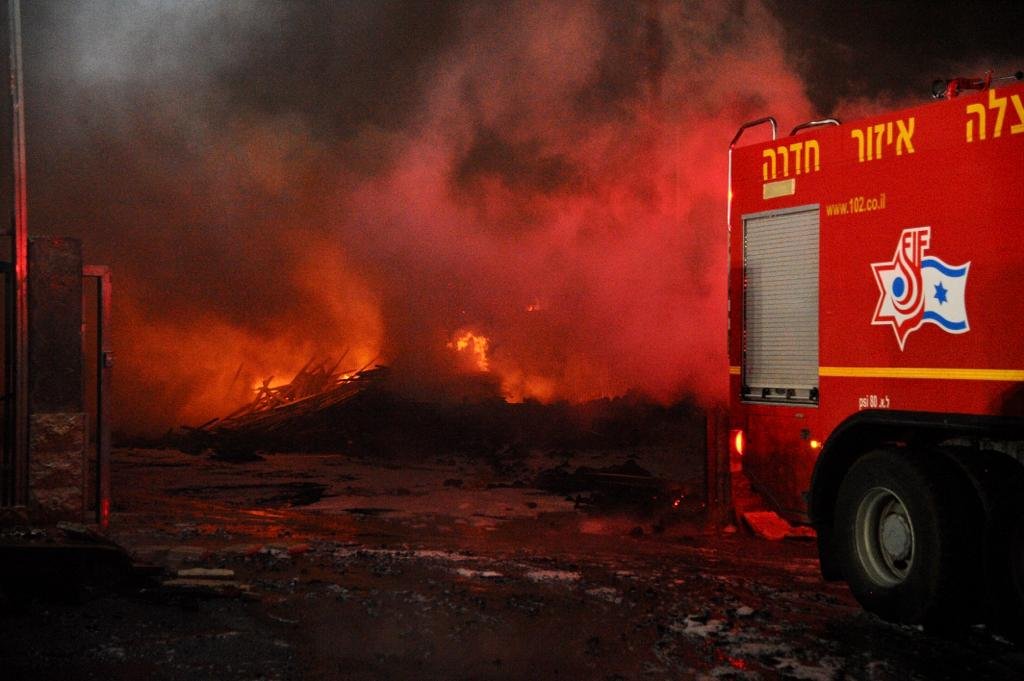 السيطره على الحريق فجر اليوم في تشيك بوست حيفا-0