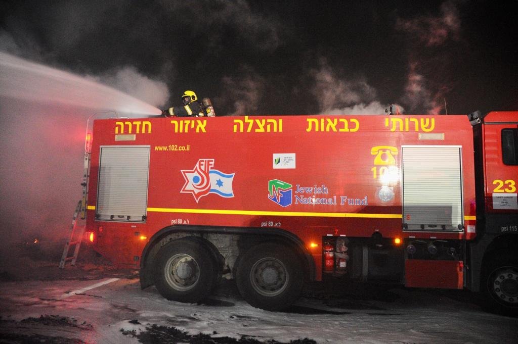 السيطره على الحريق فجر اليوم في تشيك بوست حيفا-7