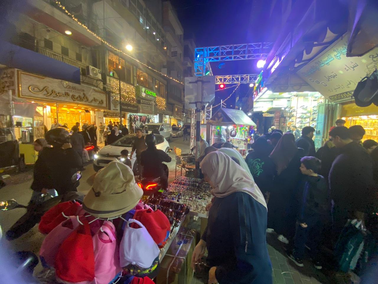 أسواق رام الله والبيرة تعج بالمتسوقين لاستقبال العيد-0