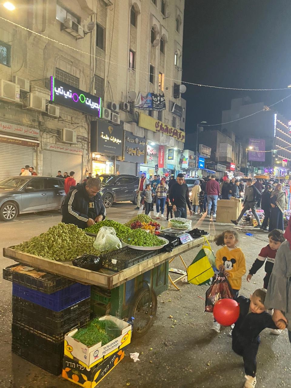 أسواق رام الله والبيرة تعج بالمتسوقين لاستقبال العيد-10