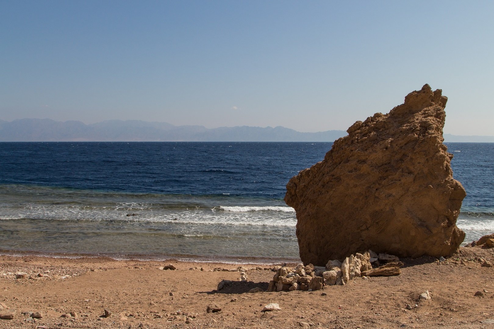 تسلق الجبال والغوص... أنشطة لا تفوت عند زيارة مدينة دهب-0