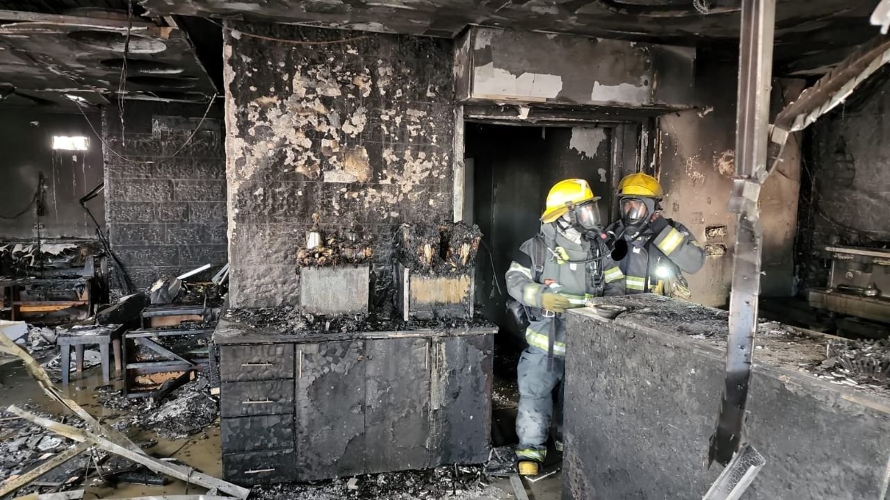5 إصابات بحريق في محل تجاري بكسيفة بالنقب-1