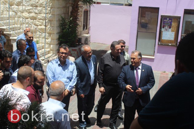 وزير المواصلات يسرائيل كاتس يزور بلدية الناصرة ويعد بالتصليحات-9