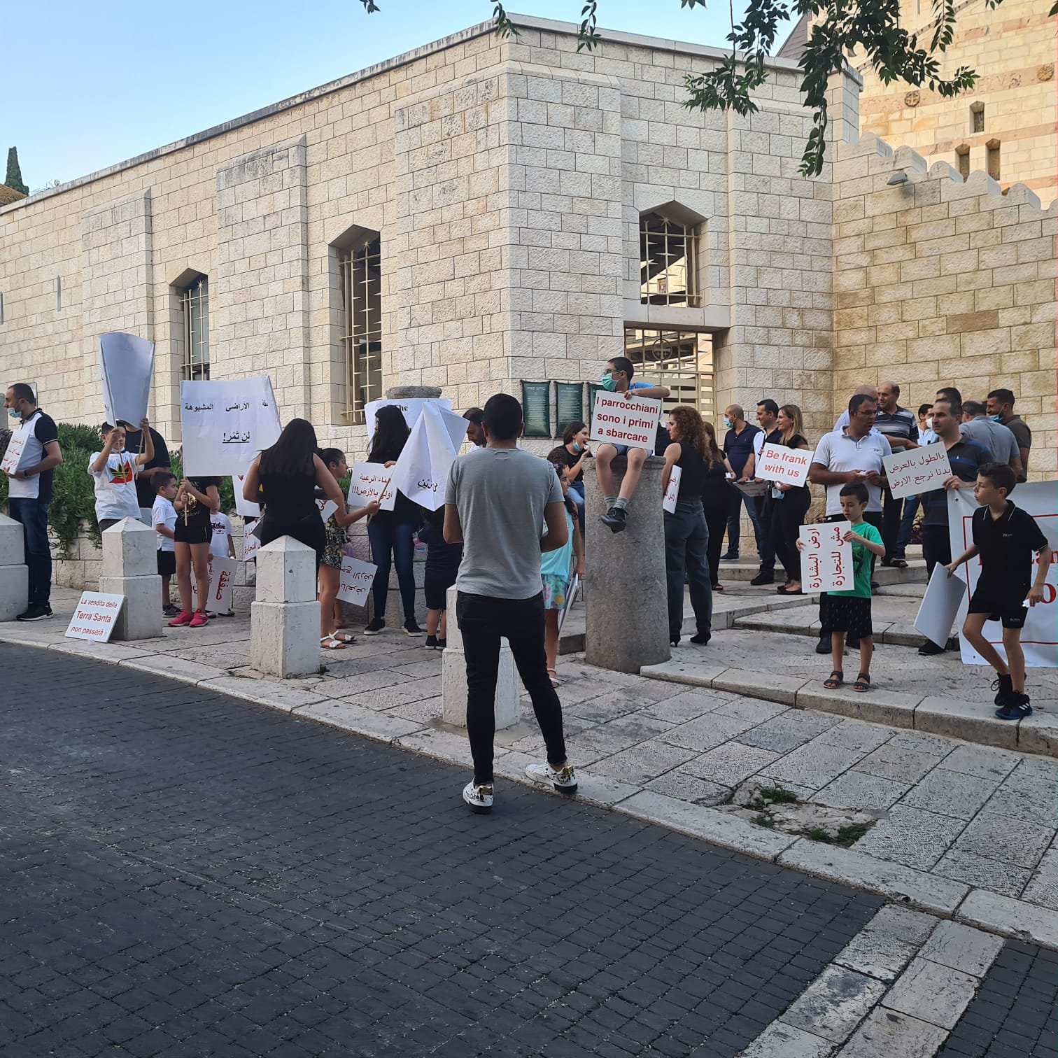 مباشر، الناصرة: مسيرة شموع وتظاهرة احتجاجية ضد صفقات بيع الاراضي بعنوان "ارض البشارة مش للتجارة"-18