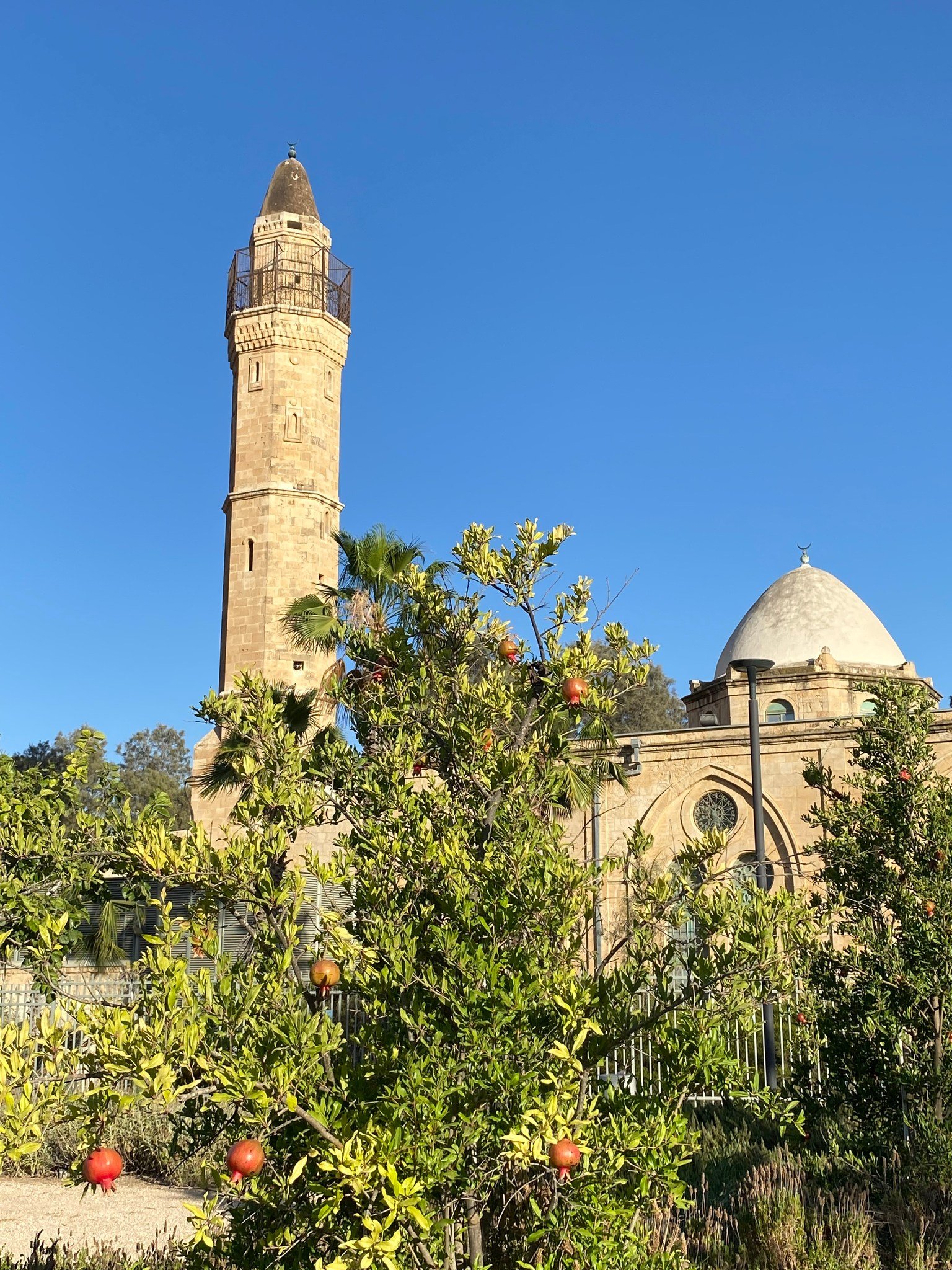 مسجد بئر السبع التاريخي : صرح اسلامي تستبيحه اسرائيل للمهرجانات الغنائية-0