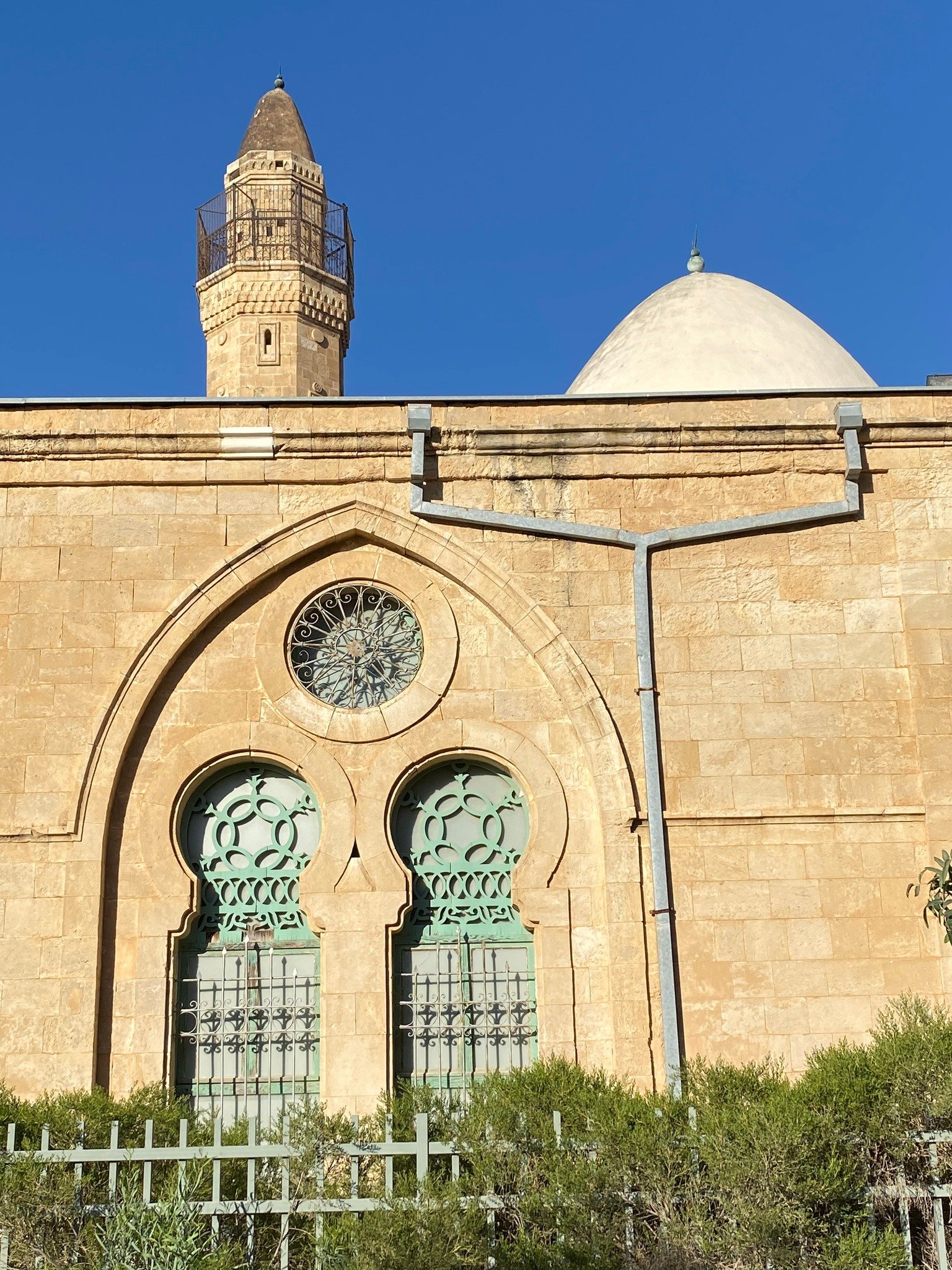 مسجد بئر السبع التاريخي : صرح اسلامي تستبيحه اسرائيل للمهرجانات الغنائية-2