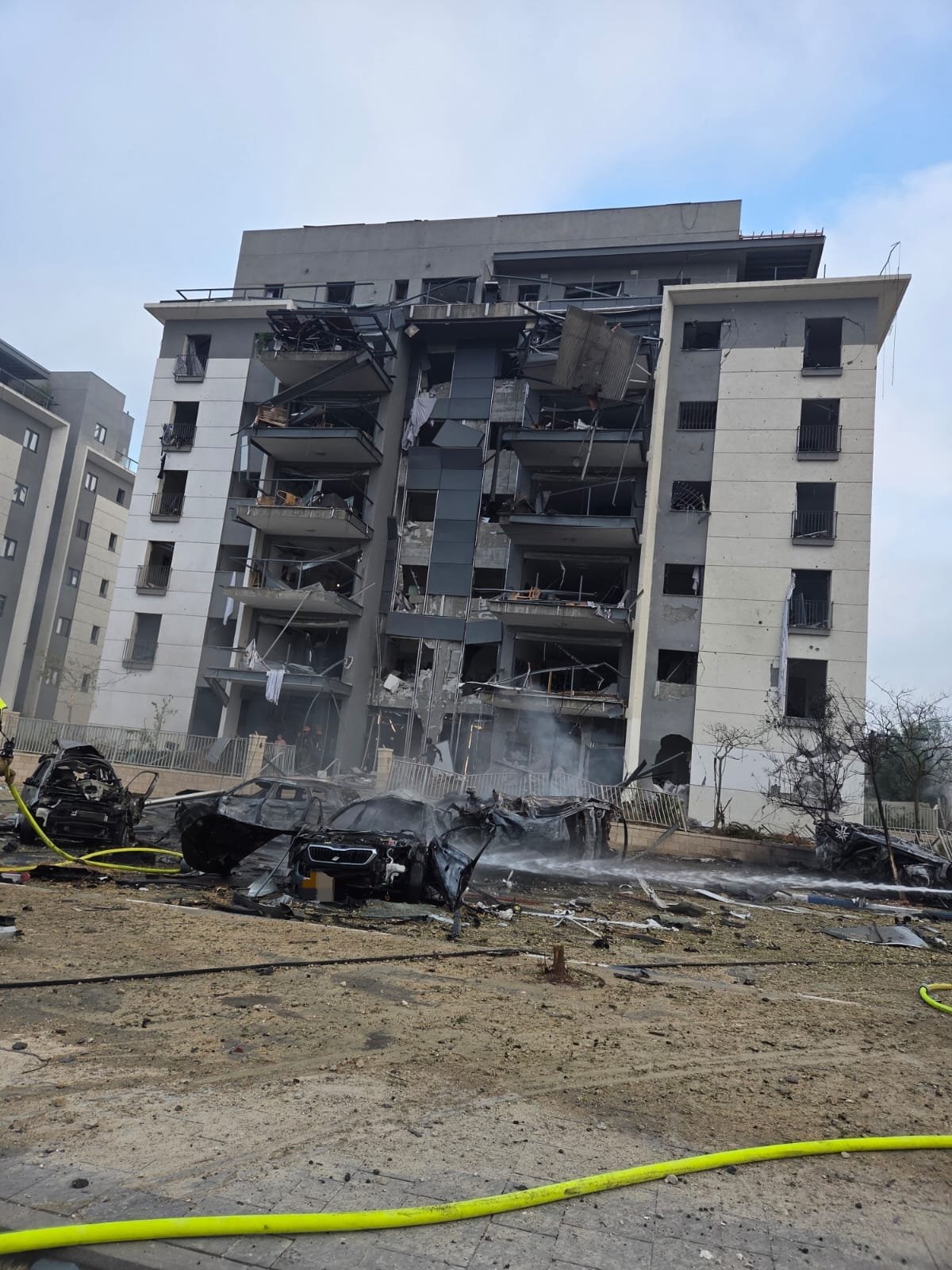 سقوط صاروخ بشكل مباشر على موقع في جنوب إسرائيل-0