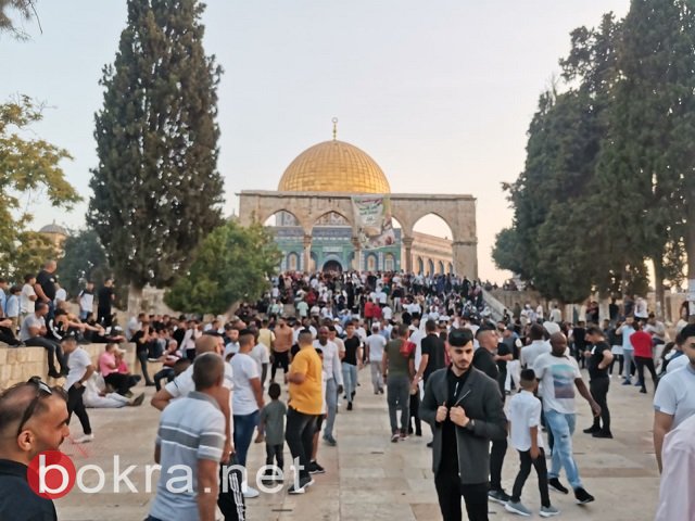 أكثر من مئة الف مصل يؤدون صلاة عيد الأضحى المبارك في رحاب الاقصي.-0