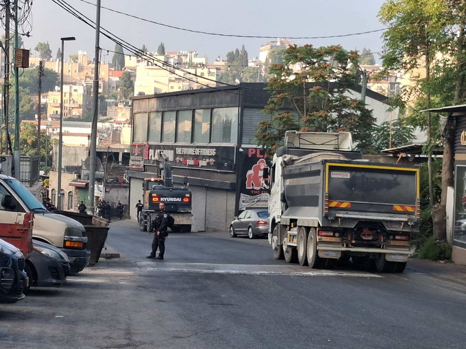 القدس: هدم منزل ومنشآت تجارية في حي وادي الجوز-0