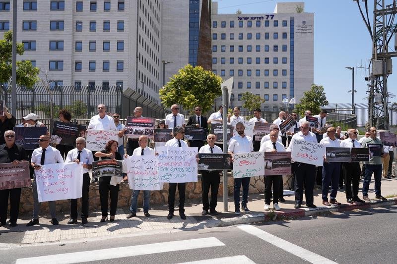 المحامون العرب ينظمون وقفة احتجاجية في الناصرة للمطالبة بوقف الحرب والتجويع-0