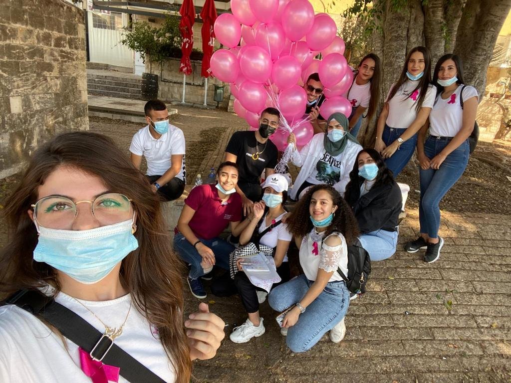 الناصرة: إطلاق بالونات وردية للتوعية بأهميّة الكشف المبكّر عن سرطان الثدي-3