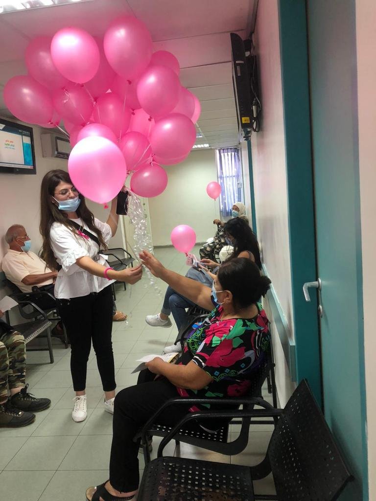 الناصرة: إطلاق بالونات وردية للتوعية بأهميّة الكشف المبكّر عن سرطان الثدي-17