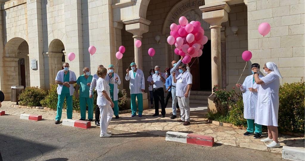 الناصرة: إطلاق بالونات وردية للتوعية بأهميّة الكشف المبكّر عن سرطان الثدي-21