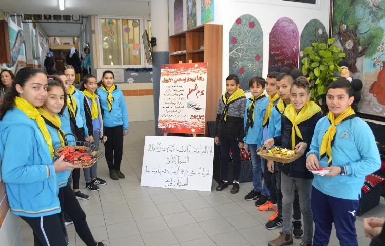أكاديمية الأمّهات وطلاب القادة الصغار في المدرسة الجماهيرية بير الأمير -الناصرة يُكرّمون المعلمين بطريقةٍ خاصّة،بمناسبة يوم المُعلّم-11