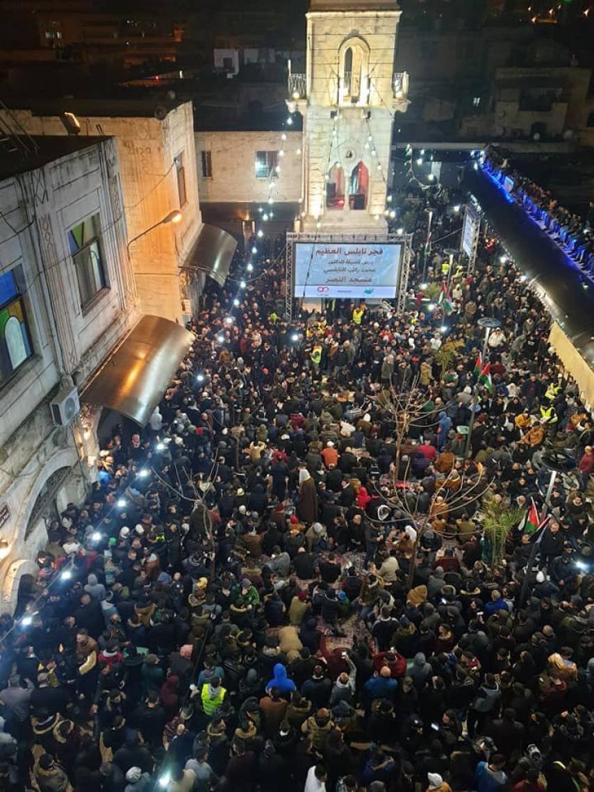 الآلاف يصلون الفجر في مساجد فلسطين ويبتهلون لتحرير الأقصى-0