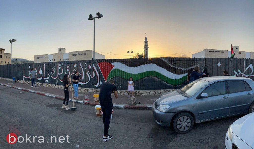 الكوفية الفلسطينية والعلم الفلسطيني وعبارة "اني اخترتك يا وطني على جدران عرابة-13