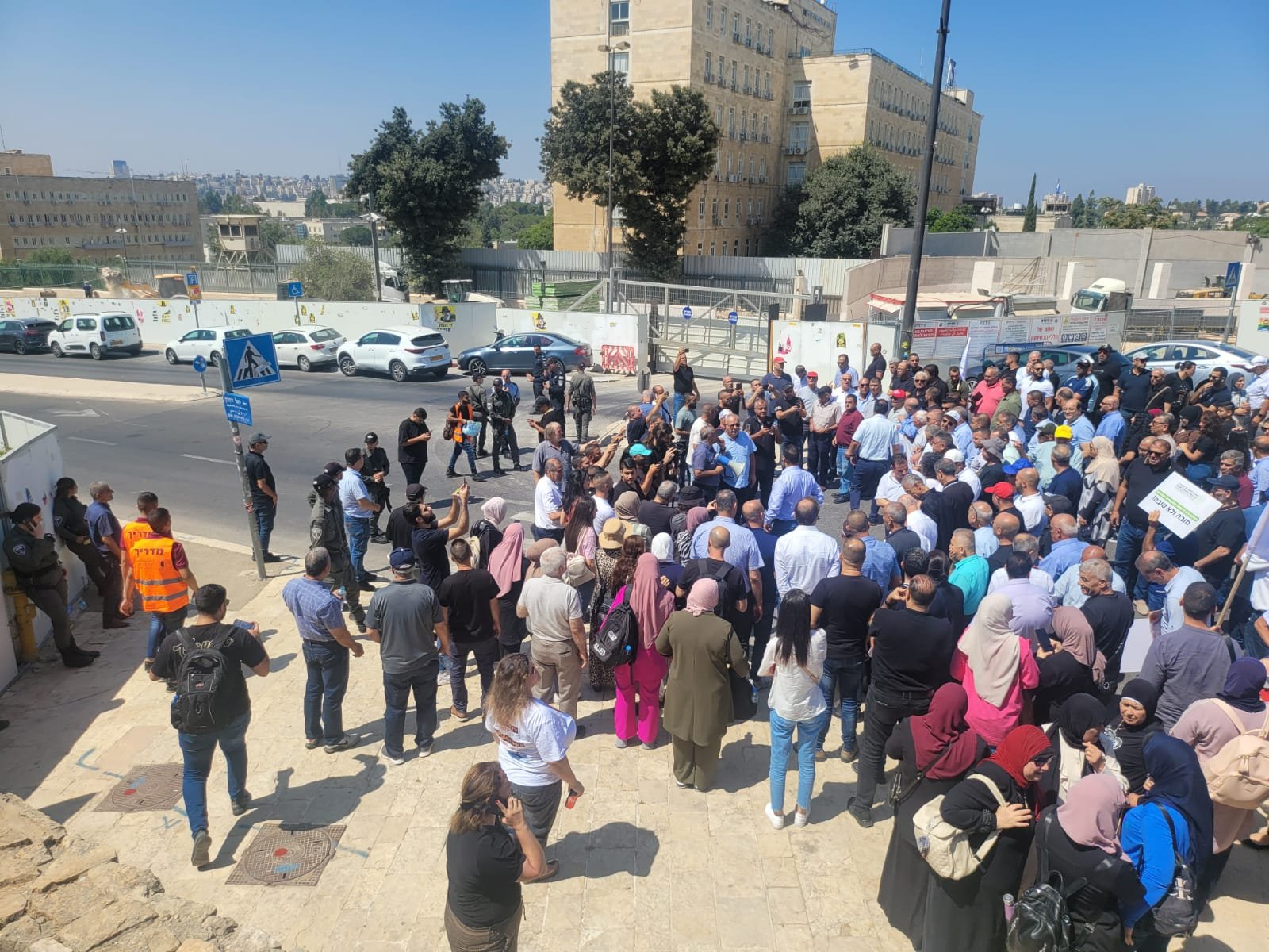اعتداءات على رؤساء المجلس واعتقالات في مظاهرة القدس-3