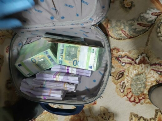 كابول: اعتقال رجل قام بغسل الأموال وضبط 3.5 مليون شيكل في بيته-0