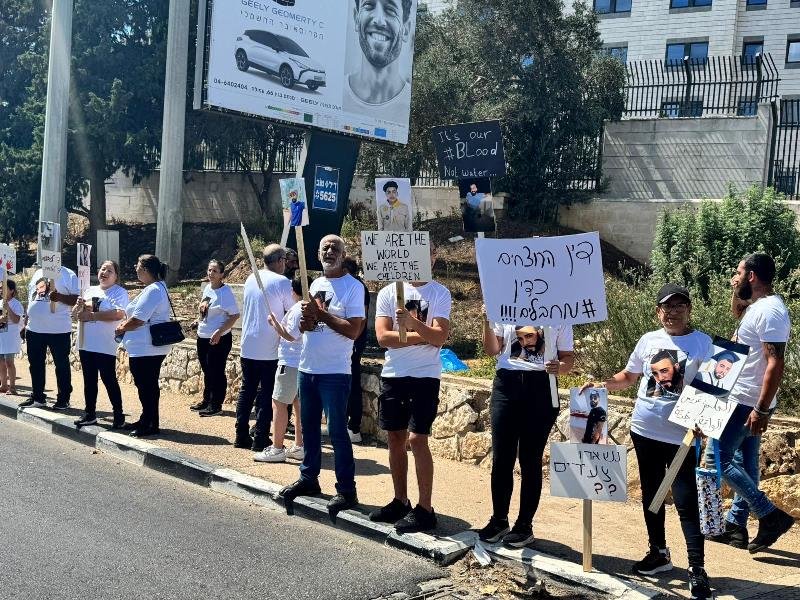 "نريد أن يعرف العالم كيف قُتل ناصر ظلمًا..عائلة المغدور ناصر نويصري تتظاهر ضد العنف والعنصرية"-2