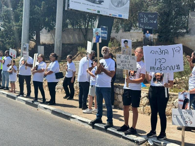 "نريد أن يعرف العالم كيف قُتل ناصر ظلمًا..عائلة المغدور ناصر نويصري تتظاهر ضد العنف والعنصرية"-4