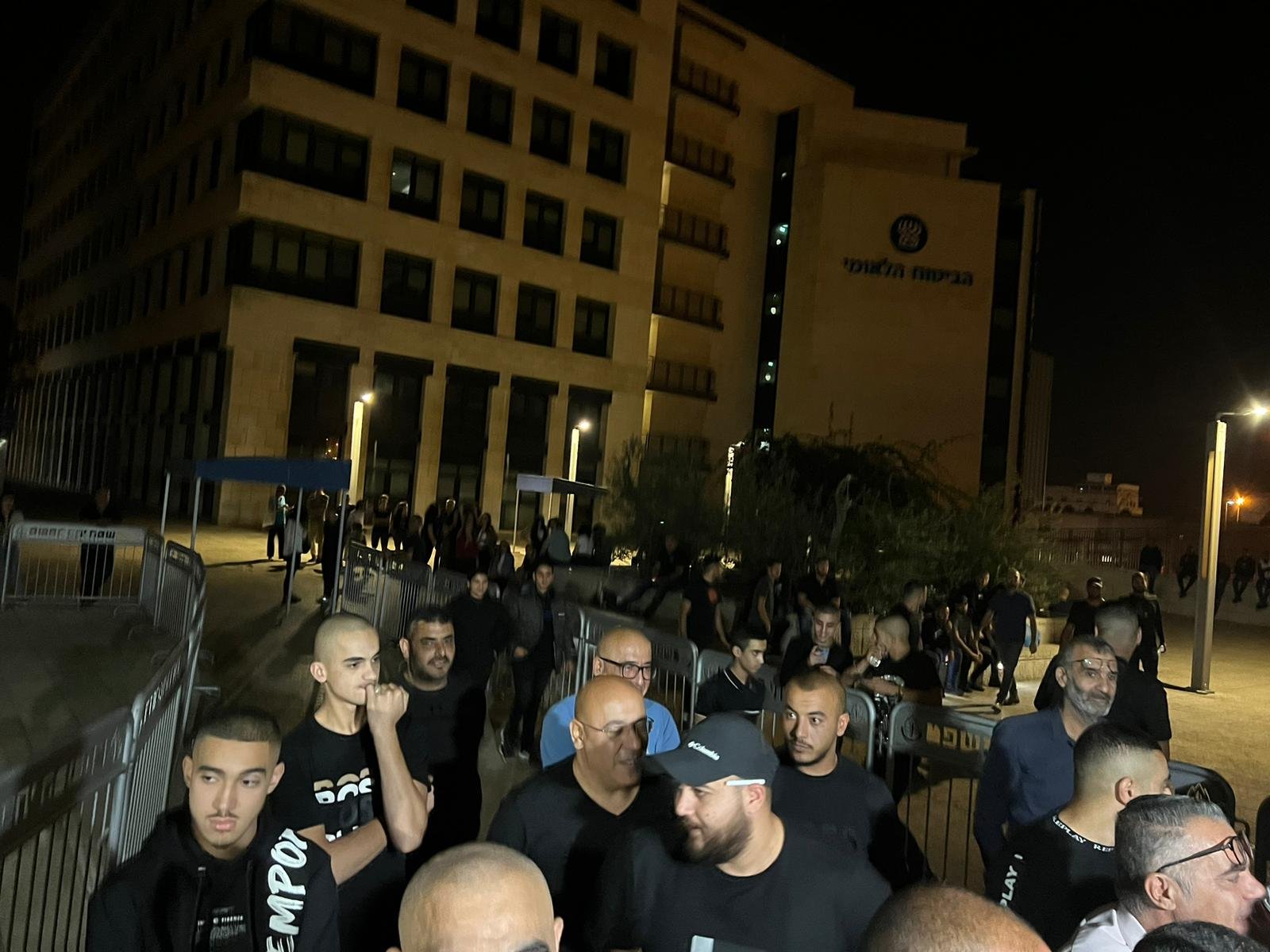 جلسة محكمة الـ11 معتقلا من أم الفحم - احتشاد العشرات أمام محكمة حيفا-1