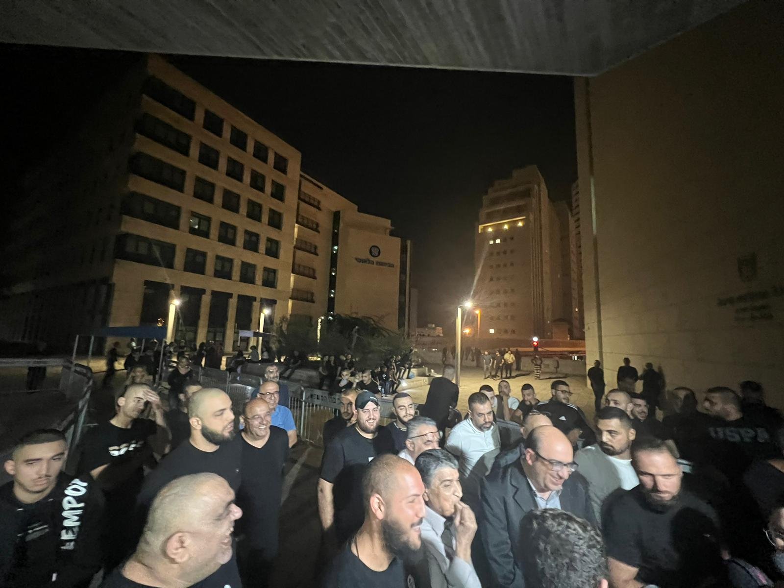 جلسة محكمة الـ11 معتقلا من أم الفحم - احتشاد العشرات أمام محكمة حيفا-4