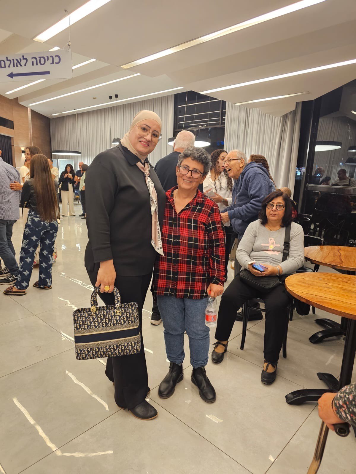 قراءة نقدية في كتاب “ضجيج الصمت” لهديل قشوع شريقي-0