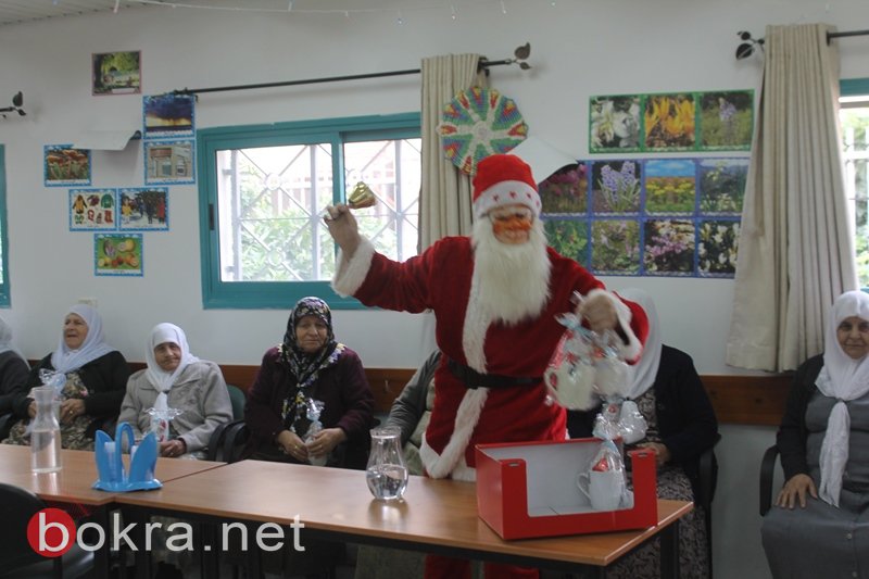 سخنين: بابا نويل يزور نادي الامل للمسنين ويوزع الهدايا-8