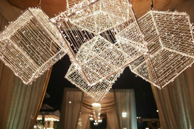 خبيرة ديكور تكشف أسرار الإضاءة المثالية لحفلات الزفاف الشتوية-5