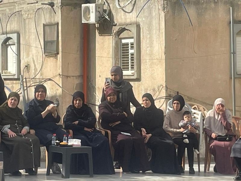 نقف معًا بعد زيارة عائلة المرحومة عنان جزماوي "لا يمكن التوقف عن النضال ضد جرائم القتل"-6